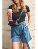 Lockere Shorts mit Gürtel, blau MP47189 – Online-Shop – Boutique